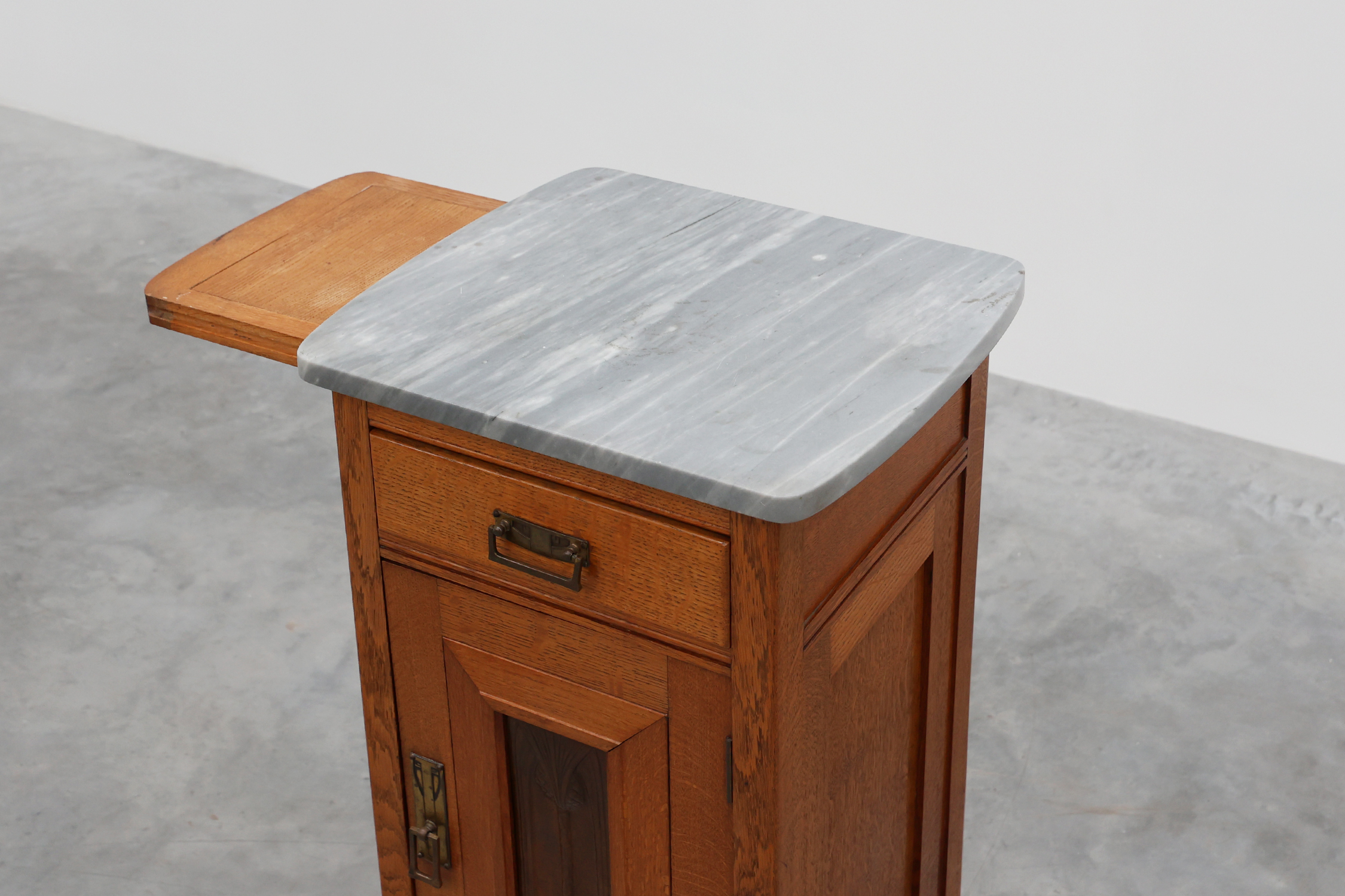 Pair of Art Nouveau nightstands attr. to De Coene with artwork by Geo Verbanck, Belgium ca. 1905thumbnail